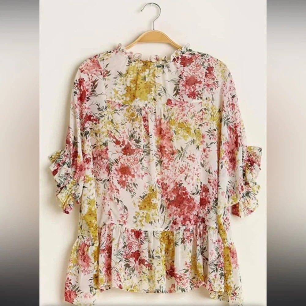 Umgee Floral Print split Neck short sleeve ruffle tiered top - Picture 3 of 3